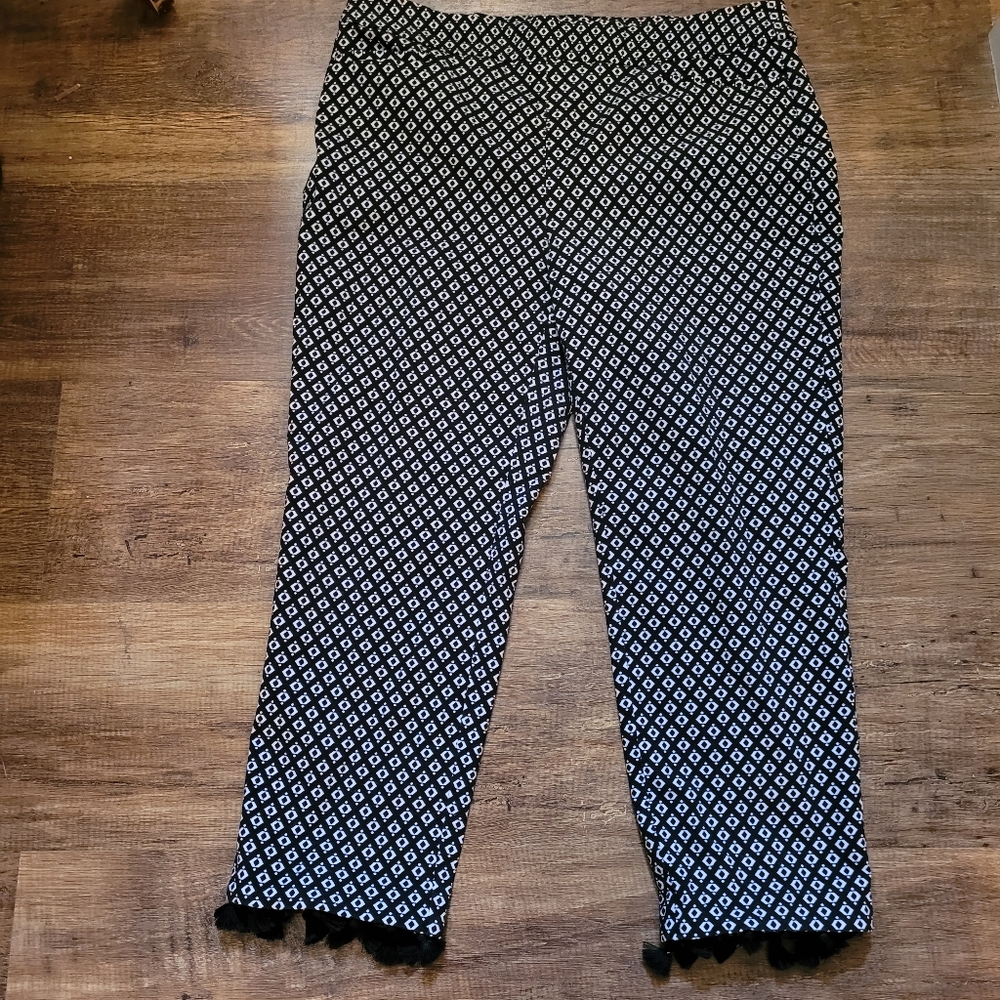 Chico's Cropped Pants Black White Size 2 Geometric Print Fringe Tassels Boho